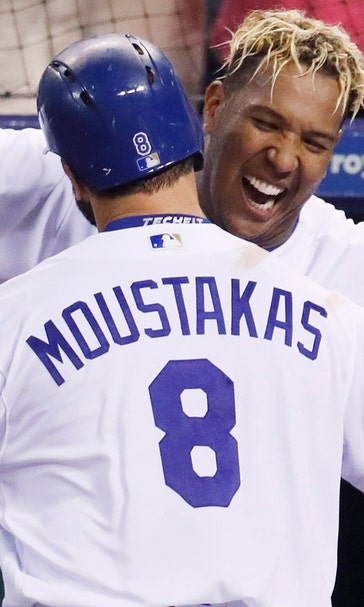 Royals hit five homers in 7-2 win over White Sox